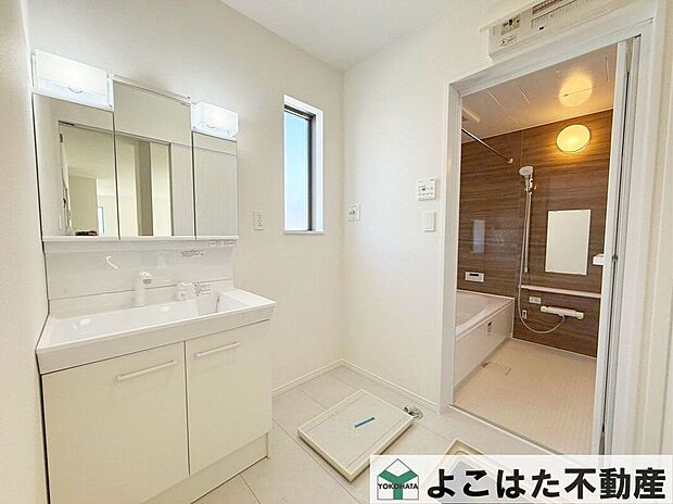 忙しい朝や夜も、家族全員が使いやすい設計。広さ・収納・機能を備えた洗面所で毎日を快適に。【府中市本宿町4丁目～全3棟～】