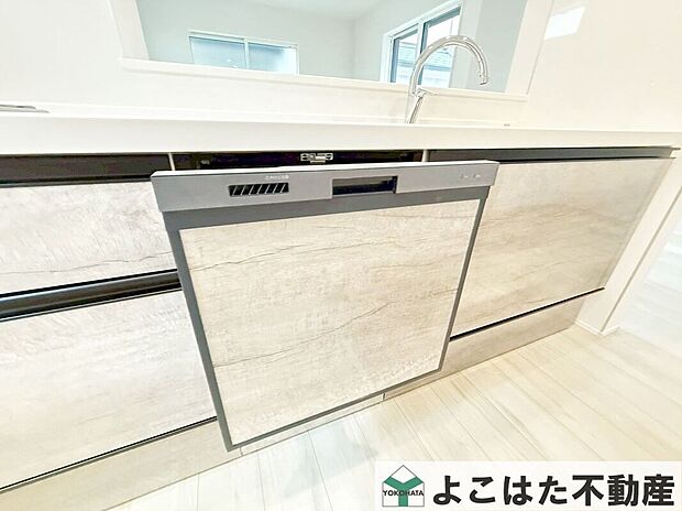 【その他設備】ビルトインタイプの食洗機を標準装備。手荒れの心配も無く、洗い物に時間を取られない分、ご家族で過ごす時間が増やせます。