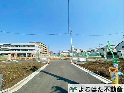 前面道路含む外観
