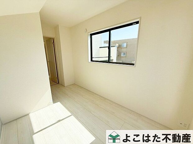 【子供部屋】子ども部屋にもぴったりな明るいお部屋です。