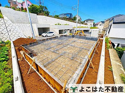前面道路含む外観