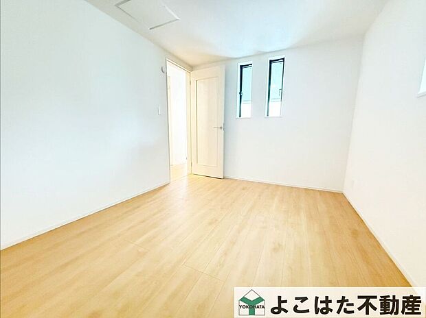 【子供部屋】お子様の成長に伴い、「自分の部屋」が必要になった際にも最適な居室。学習デスクやベッドなどの家具配置にも困らないスペースです。
