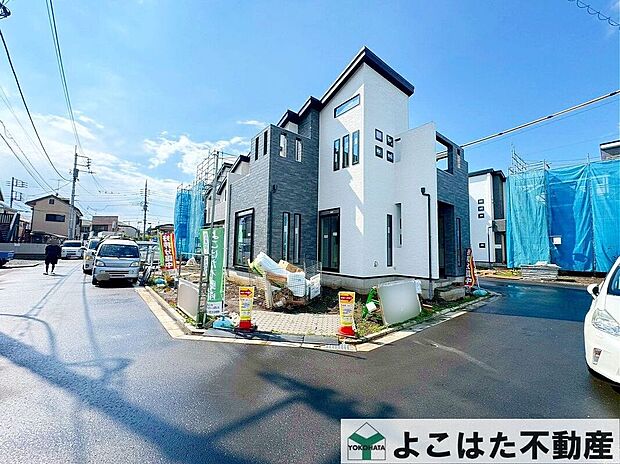 【前面道路含む外観】周辺は閑静な住宅街となっており小さなお子様にも安心です。