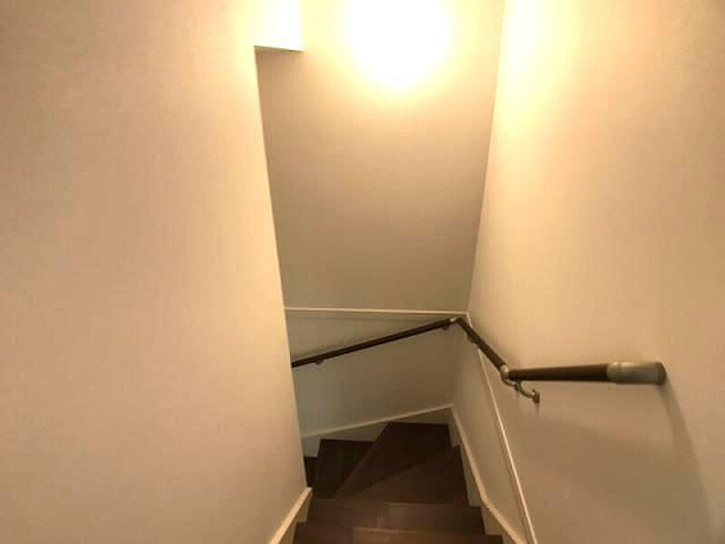 [階段] 2号棟 内装がきれいだとお家も明るくなりますね。
