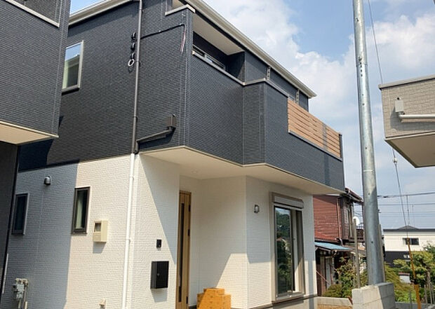 ついに完成致しました!現地をご見学に行く際は、道路の幅や周辺の交通量、施設などをご確認頂くことをおすすめします!物件の流れが早いため、内見をしたい方はお早めに当社営業までお問い合わせ頂きご予約下さい!