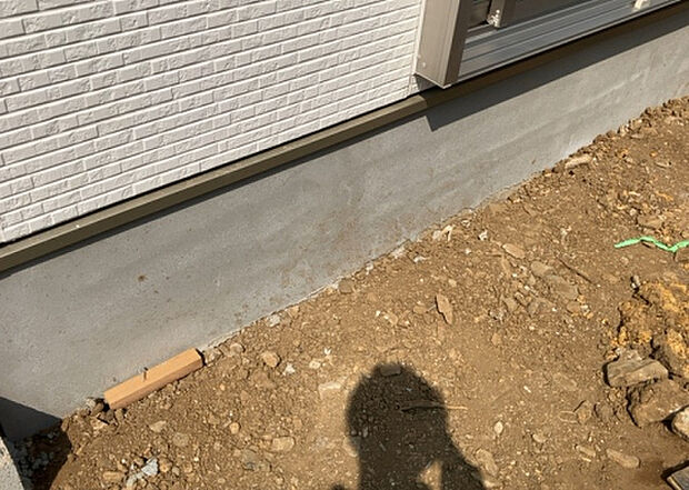 木造住宅とは土台、壁、柱など建築物の強度を支える構造体の材に木が使用されている構造を指します。構造体は建物の自重を支えるだけではなく風圧や水圧、積裁荷重などあらゆる衝撃に耐えるための基礎です。