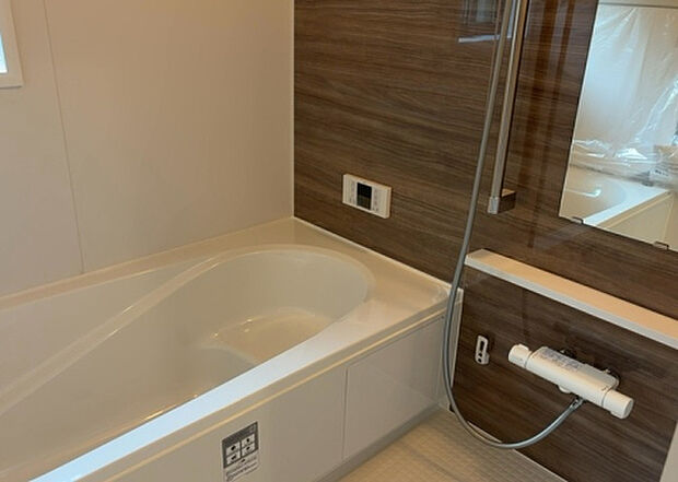 入浴時の快適さも大事なことですが、綺麗な状態を維持できなければ気持ちよく入浴できません。毎日の掃除が楽という点は大事なポイントになります!カビが生えにくく掃除がしやすい、壁や浴槽を選ぶといいでしょう。