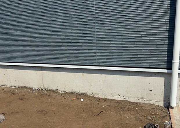 木造住宅とは土台、壁、柱など建築物の強度を支える構造体の材に木が使用されている構造を指します。構造体は建物の自重を支えるだけではなく風圧や水圧、積裁荷重などあらゆる衝撃に耐えるための基礎です。