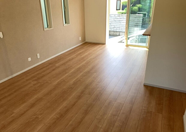 リビングの間取りの種類は大きくわけてリビングとダイニングが別になっているタイプ、リビングダイニング一体型です。どちらも一長一短ですので、家を選ぶ時はその両面をチェックして決めるようにしましょう。