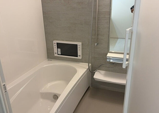 入浴時の快適さも大事なことですが、綺麗な状態を維持できなければ気持ちよく入浴できません。毎日の掃除が楽という点は大事なポイントになります!カビが生えにくく掃除がしやすい、壁や浴槽を選ぶといいでしょう。