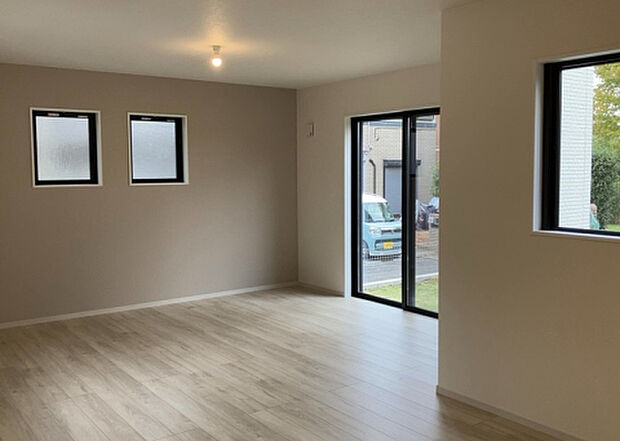 リビングの間取りの種類は大きくわけてリビングとダイニングが別になっているタイプ、リビングダイニング一体型です。どちらも一長一短ですので、家を選ぶ時はその両面をチェックして決めるようにしましょう。