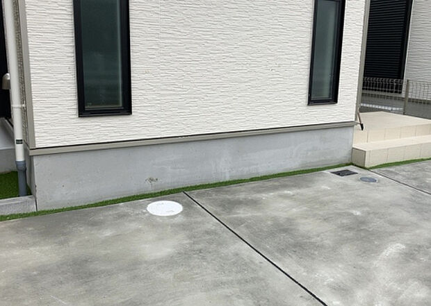 木造住宅とは土台、壁、柱など建築物の強度を支える構造体の材に木が使用されている構造を指します。構造体は建物の自重を支えるだけではなく風圧や水圧、積裁荷重などあらゆる衝撃に耐えるための基礎です。