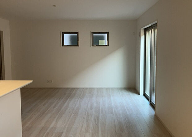 リビングの間取りの種類は大きくわけてリビングとダイニングが別になっているタイプ、リビングダイニング一体型です。どちらも一長一短ですので、家を選ぶ時はその両面をチェックして決めるようにしましょう。