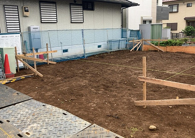 家族でのBBQを行うのであれば3坪程度の広さがあればよいでしょう。ガーデニングや家庭菜園を楽しむ際は、手入れが行き届く範囲にすると安心です。また、庭のある方角や接道が気になる方は事前に確認しましょう。