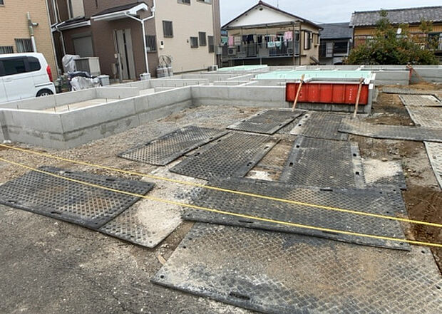 木造住宅とは土台、壁、柱など建築物の強度を支える構造体の材に木が使用されている構造を指します。構造体は建物の自重を支えるだけではなく風圧や水圧、積裁荷重などあらゆる衝撃に耐えるための基礎です。