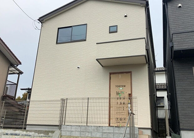 ついに完成致しました!現地をご見学に行く際は、道路の幅や周辺の交通量、施設などをご確認頂くことをおすすめします!物件の流れが早いため、内見をしたい方はお早めに当社営業までお問い合わせ頂きご予約下さい!