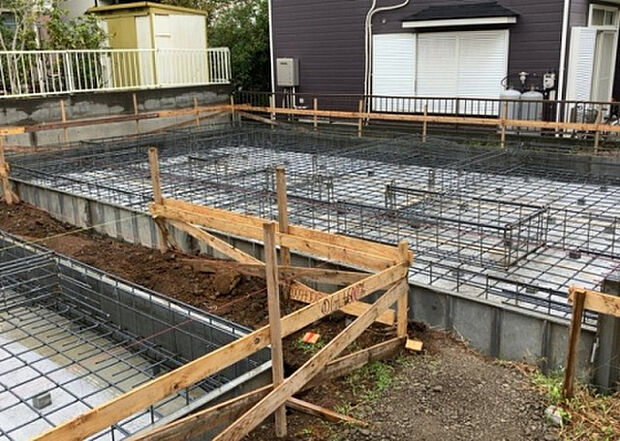 家族でのBBQを行うのであれば3坪程度の広さがあればよいでしょう。ガーデニングや家庭菜園を楽しむ際は、手入れが行き届く範囲にすると安心です。また、庭のある方角や接道が気になる方は事前に確認しましょう。