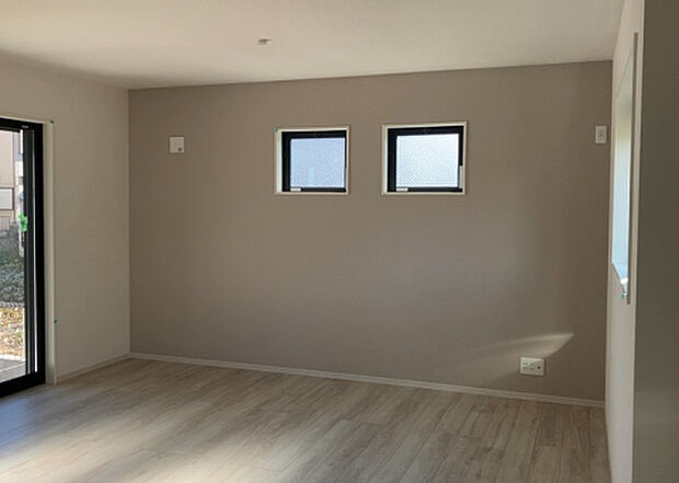 リビングの間取りの種類は大きくわけてリビングとダイニングが別になっているタイプ、リビングダイニング一体型です。どちらも一長一短ですので、家を選ぶ時はその両面をチェックして決めるようにしましょう。