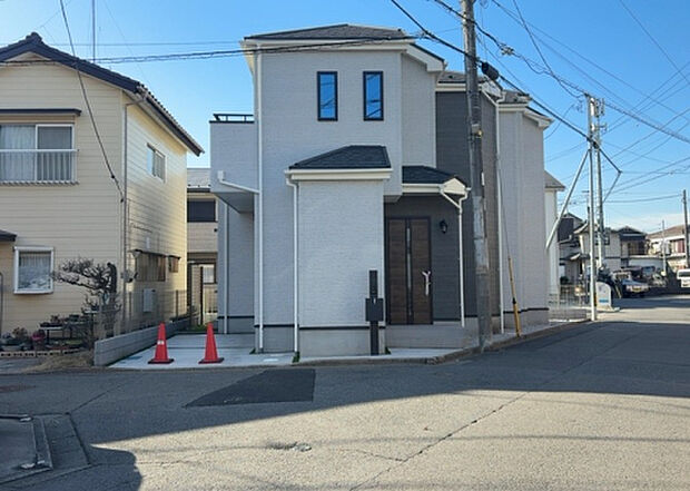 ついに完成致しました！現地をご見学に行く際は、道路の幅や周辺の交通量、施設などをご確認頂くことをおすすめします！物件の流れが早いため、内見をしたい方はお早めに当社営業までお問い合わせ頂きご予約下さい！