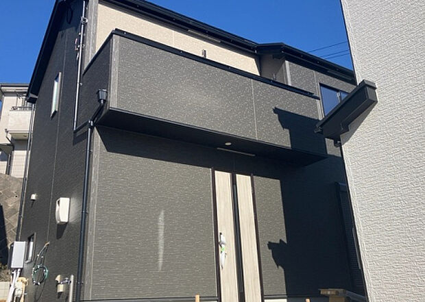 ついに完成致しました！現地をご見学に行く際は、道路の幅や周辺の交通量、施設などをご確認頂くことをおすすめします！物件の流れが早いため、内見をしたい方はお早めに当社営業までお問い合わせ頂きご予約下さい！