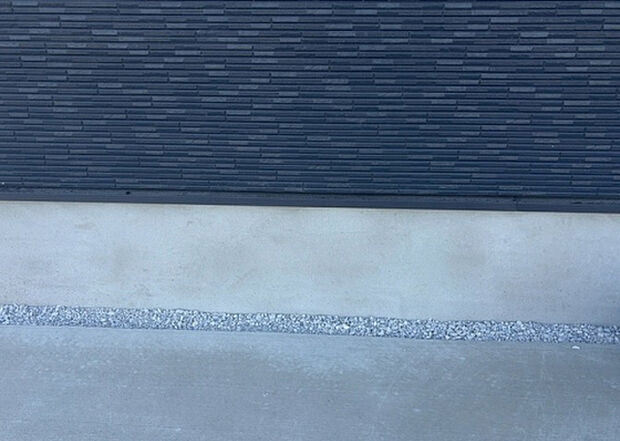 木造住宅とは土台、壁、柱など建築物の強度を支える構造体の材に木が使用されている構造を指します。構造体は建物の自重を支えるだけではなく風圧や水圧、積裁荷重などあらゆる衝撃に耐えるための基礎です。