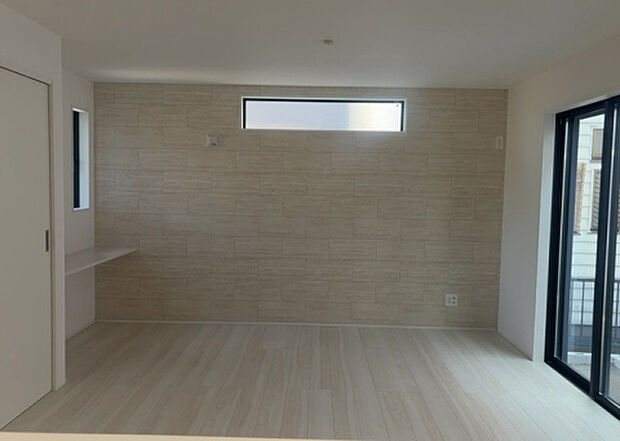 リビングの間取りの種類は大きくわけてリビングとダイニングが別になっているタイプ、リビングダイニング一体型です。どちらも一長一短ですので、家を選ぶ時はその両面をチェックして決めるようにしましょう。