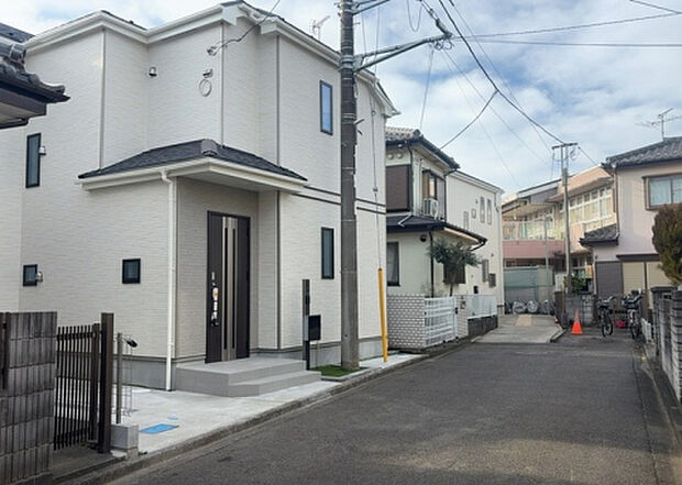 ついに完成致しました！現地をご見学に行く際は、道路の幅や周辺の交通量、施設などをご確認頂くことをおすすめします！物件の流れが早いため、内見をしたい方はお早めに当社営業までお問い合わせ頂きご予約下さい！