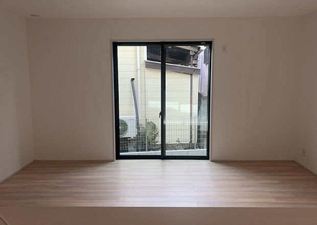 リビングの間取りの種類は大きくわけてリビングとダイニングが別になっているタイプ、リビングダイニング一体型です。どちらも一長一短ですので、家を選ぶ時はその両面をチェックして決めるようにしましょう。