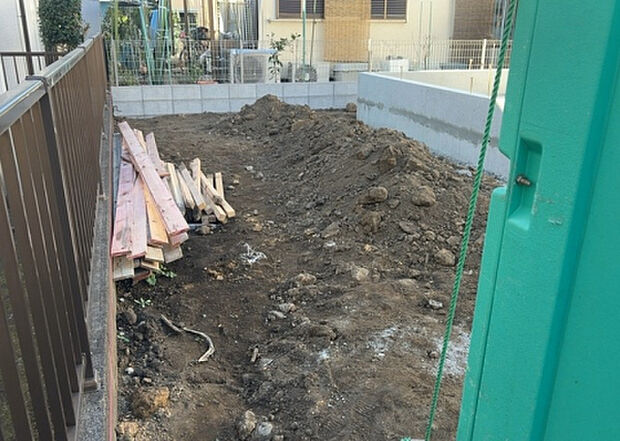 家族でのBBQを行うのであれば3坪程度の広さがあればよいでしょう。ガーデニングや家庭菜園を楽しむ際は、手入れが行き届く範囲にすると安心です。また、庭のある方角や接道が気になる方は事前に確認しましょう。