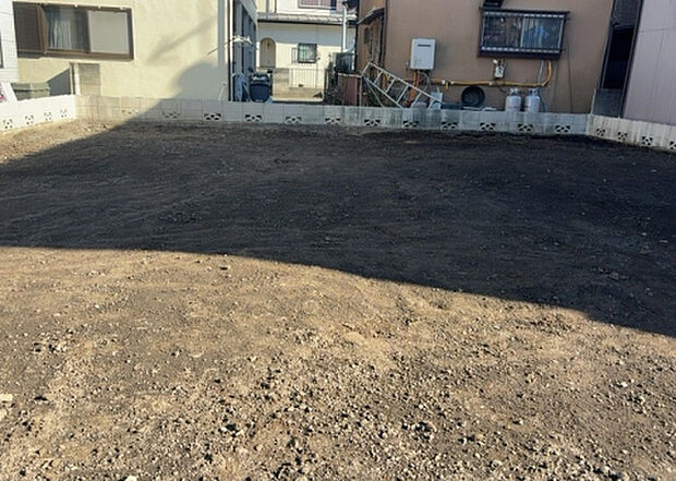 木造住宅とは土台、壁、柱など建築物の強度を支える構造体の材に木が使用されている構造を指します。構造体は建物の自重を支えるだけではなく風圧や水圧、積裁荷重などあらゆる衝撃に耐えるための基礎です。