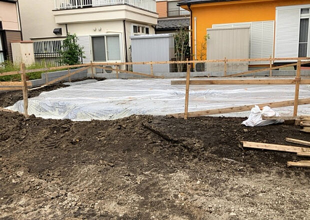 木造住宅とは土台、壁、柱など建築物の強度を支える構造体の材に木が使用されている構造を指します。構造体は建物の自重を支えるだけではなく風圧や水圧、積裁荷重などあらゆる衝撃に耐えるための基礎です。