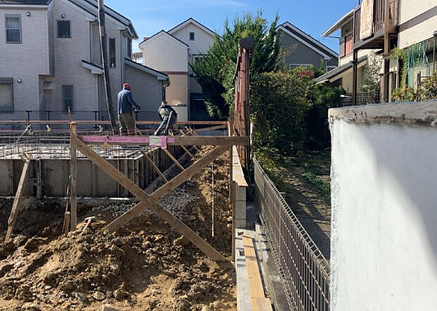 家族でのBBQを行うのであれば3坪程度の広さがあればよいでしょう。ガーデニングや家庭菜園を楽しむ際は、手入れが行き届く範囲にすると安心です。また、庭のある方角や接道が気になる方は事前に確認しましょう。