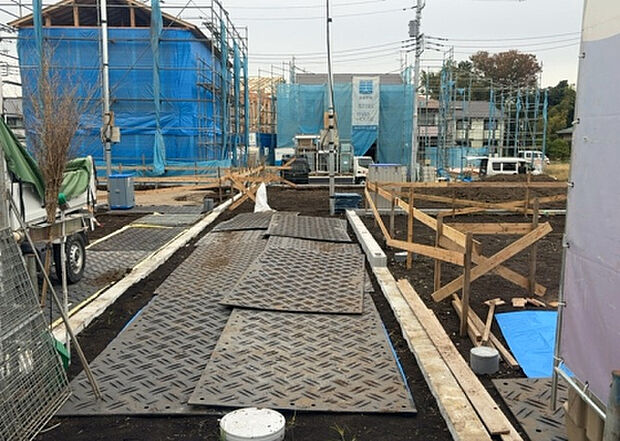 現地をご見学に行く際は、道路の幅や周辺の交通量、施設などをご確認頂くことをおすすめします!ある程度イメージをつけたいという場合は、同売主の施工事例や完成パースもお見せします。