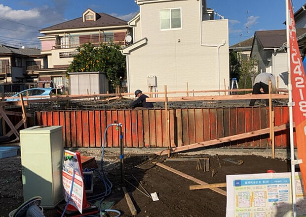 木造住宅とは土台、壁、柱など建築物の強度を支える構造体の材に木が使用されている構造を指します。構造体は建物の自重を支えるだけではなく風圧や水圧、積裁荷重などあらゆる衝撃に耐えるための基礎です。