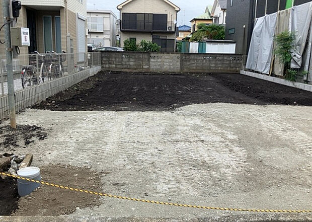 木造住宅とは土台、壁、柱など建築物の強度を支える構造体の材に木が使用されている構造を指します。構造体は建物の自重を支えるだけではなく風圧や水圧、積裁荷重などあらゆる衝撃に耐えるための基礎です。