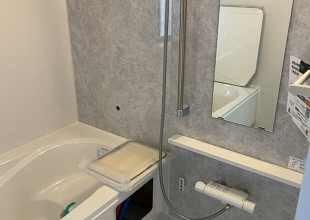 入浴時の快適さも大事なことですが、綺麗な状態を維持できなければ気持ちよく入浴できません。毎日の掃除が楽という点は大事なポイントになります!カビが生えにくく掃除がしやすい、壁や浴槽を選ぶといいでしょう。