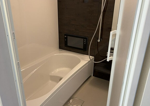 入浴時の快適さも大事なことですが、綺麗な状態を維持できなければ気持ちよく入浴できません。毎日の掃除が楽という点は大事なポイントになります!カビが生えにくく掃除がしやすい、壁や浴槽を選ぶといいでしょう。