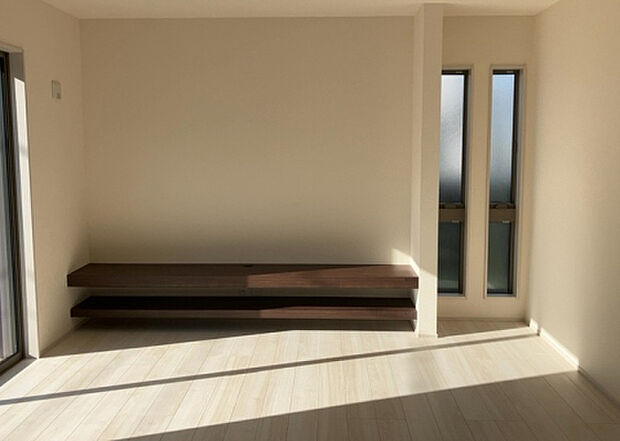 リビングの間取りの種類は大きくわけてリビングとダイニングが別になっているタイプ、リビングダイニング一体型です。どちらも一長一短ですので、家を選ぶ時はその両面をチェックして決めるようにしましょう。