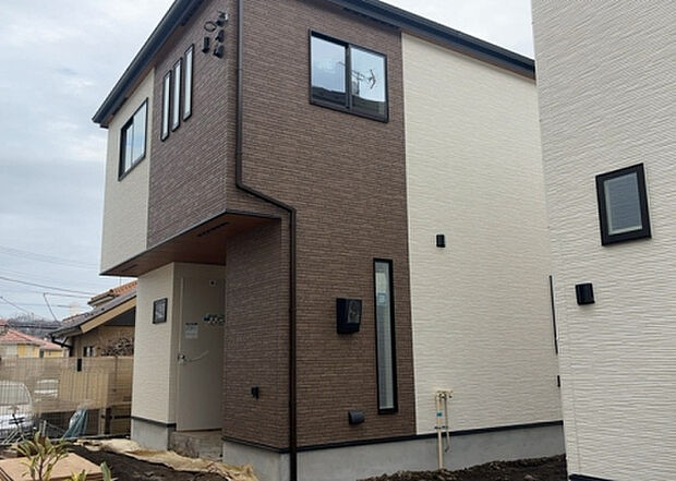 現地をご見学に行く際は、道路の幅や周辺の交通量、施設などをご確認頂くことをおすすめします!ある程度イメージをつけたいという場合は、同売主の施工事例や完成パースもお見せします。