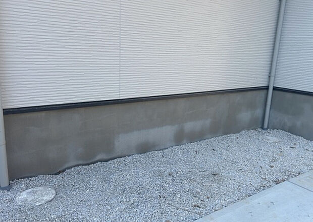 木造住宅とは土台、壁、柱など建築物の強度を支える構造体の材に木が使用されている構造を指します。構造体は建物の自重を支えるだけではなく風圧や水圧、積裁荷重などあらゆる衝撃に耐えるための基礎です。