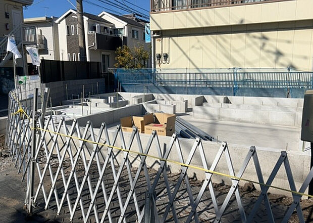 家族でのBBQを行うのであれば3坪程度の広さがあればよいでしょう。ガーデニングや家庭菜園を楽しむ際は、手入れが行き届く範囲にすると安心です。また、庭のある方角や接道が気になる方は事前に確認しましょう。