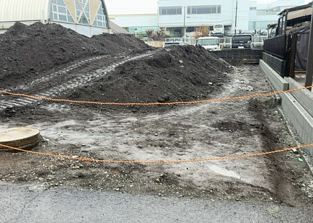 木造住宅とは土台、壁、柱など建築物の強度を支える構造体の材に木が使用されている構造を指します。構造体は建物の自重を支えるだけではなく風圧や水圧、積裁荷重などあらゆる衝撃に耐えるための基礎です。