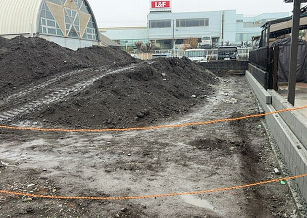 家族でのBBQを行うのであれば3坪程度の広さがあればよいでしょう。ガーデニングや家庭菜園を楽しむ際は、手入れが行き届く範囲にすると安心です。また、庭のある方角や接道が気になる方は事前に確認しましょう。