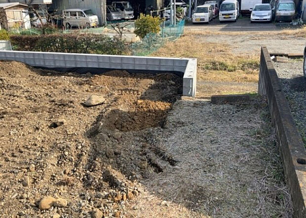 家族でのBBQを行うのであれば3坪程度の広さがあればよいでしょう。ガーデニングや家庭菜園を楽しむ際は、手入れが行き届く範囲にすると安心です。また、庭のある方角や接道が気になる方は事前に確認しましょう。