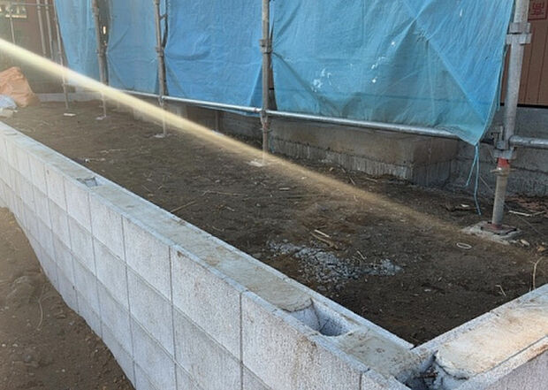 家族でのBBQを行うのであれば3坪程度の広さがあればよいでしょう。ガーデニングや家庭菜園を楽しむ際は、手入れが行き届く範囲にすると安心です。また、庭のある方角や接道が気になる方は事前に確認しましょう。