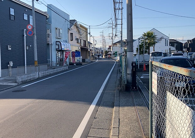 桜や紅葉の名所に出かける人は多いと思いますが、家にいながら季節の移ろいを感じる生活を送りませんか？リビングや窓から見える景色が生活を彩るワンポイントに！現地から見える景色を堪能してみては如何でしょう。
