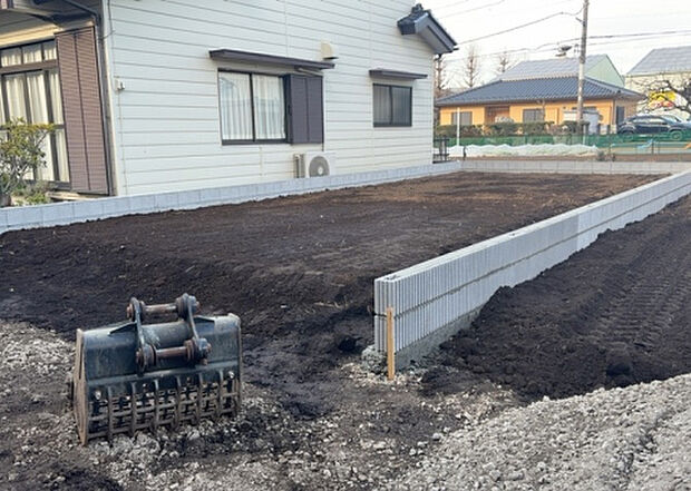 木造住宅とは土台、壁、柱など建築物の強度を支える構造体の材に木が使用されている構造を指します。構造体は建物の自重を支えるだけではなく風圧や水圧、積裁荷重などあらゆる衝撃に耐えるための基礎です。