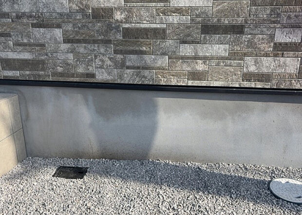 木造住宅とは土台、壁、柱など建築物の強度を支える構造体の材に木が使用されている構造を指します。構造体は建物の自重を支えるだけではなく風圧や水圧、積裁荷重などあらゆる衝撃に耐えるための基礎です。