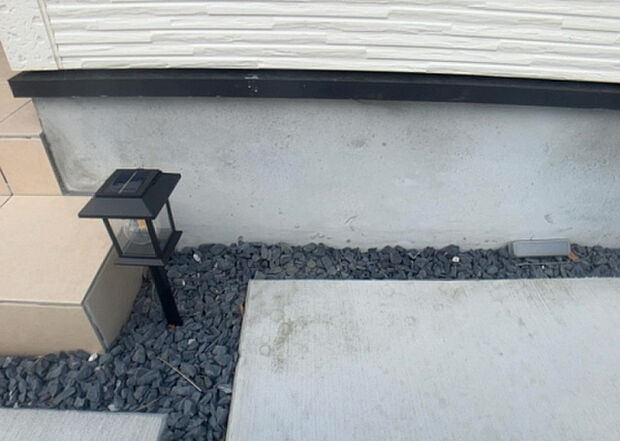 木造住宅とは土台、壁、柱など建築物の強度を支える構造体の材に木が使用されている構造を指します。構造体は建物の自重を支えるだけではなく風圧や水圧、積裁荷重などあらゆる衝撃に耐えるための基礎です。