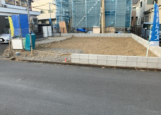 桜や紅葉の名所に出かける人は多いと思いますが、家にいながら季節の移ろいを感じる生活を送りませんか？リビングや窓から見える景色が生活を彩るワンポイントに！現地から見える景色を堪能してみては如何でしょう。